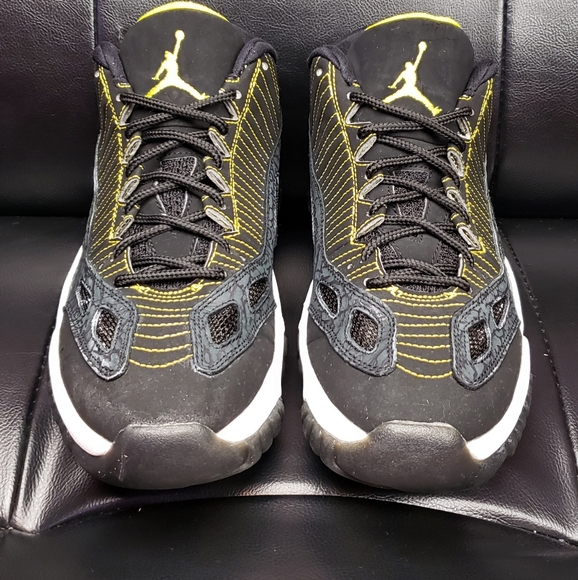 Air Jordan 11 Low IE "Yellow Zest" - Picture 2 of 7